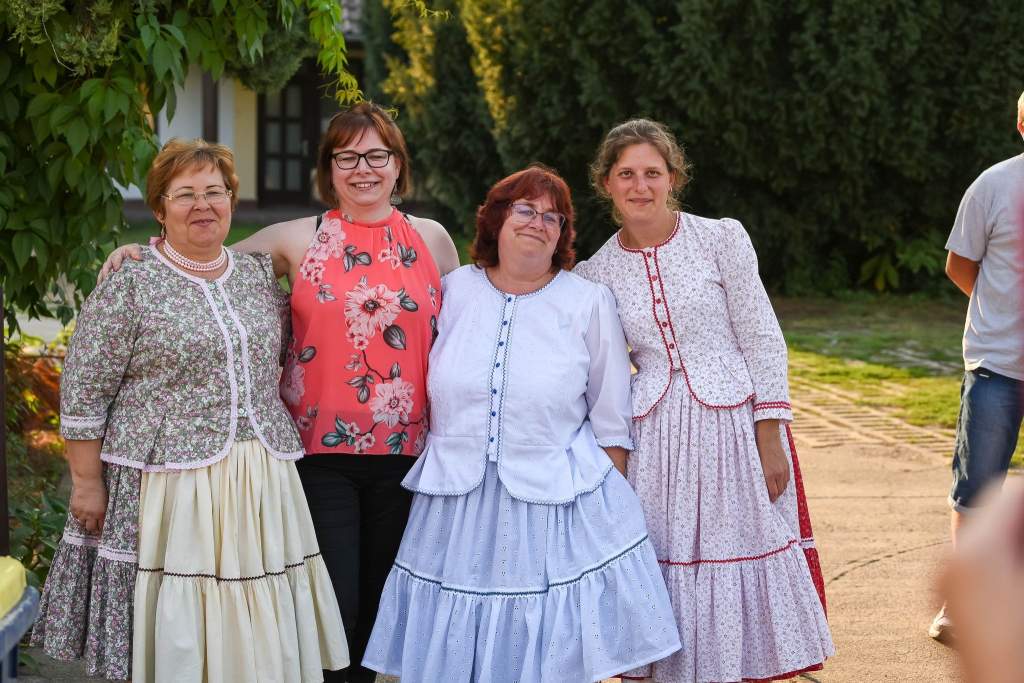 Apostag, a virágzó község a Dunánál