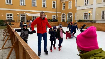 Karácsonyi korcsolyapálya ajándék a kalocsai gyerekeknek